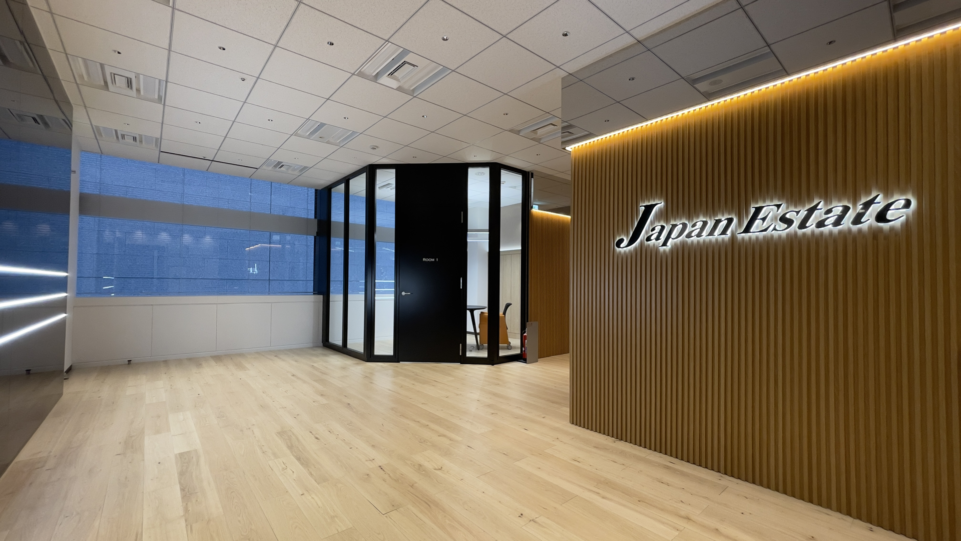 ジャパンエステート株式会社の東京本社の間接照明がすてきなエントランス